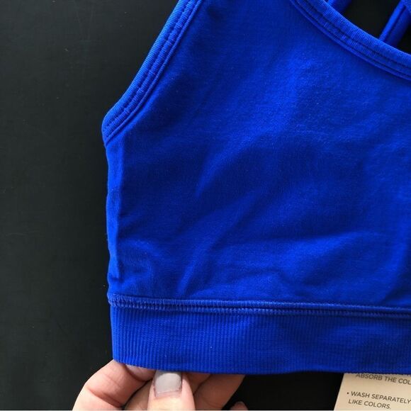 🎉HOST PICK🎉 NWT Fabletics Soft Seamless Multi-Strap Sports Bra - Picture 3 of 10